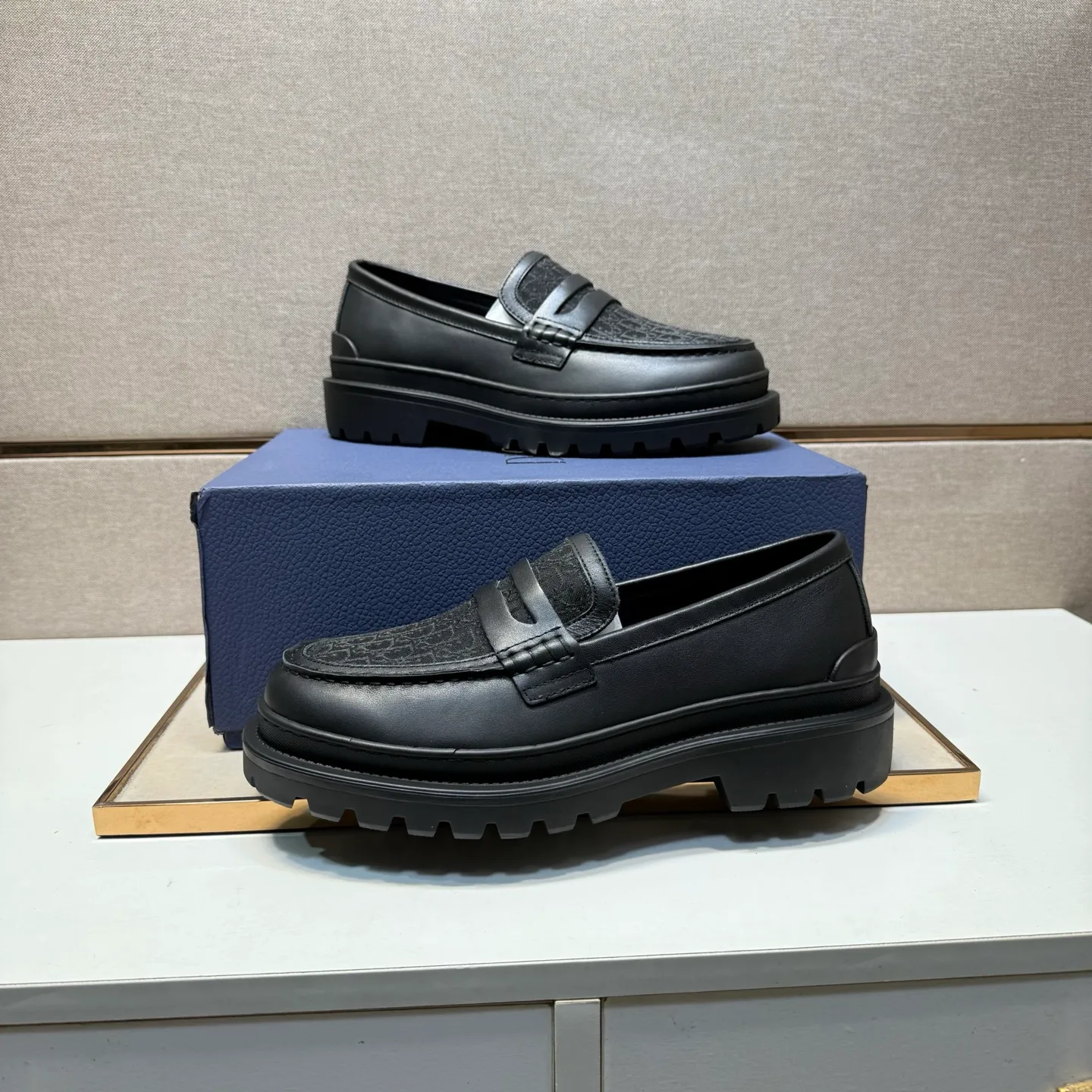 ⬛️Men's shoes 💰p442 [Dior~] Men's casual shoes 2025z cabinet sales simultaneously 🔶Size: 39-44 #️⃣ 🔷2 colors🔜The upper is made of multi-material splicing➕Genuine leather lining, comfortable and breathable, sole: original comfortable and wear-resistant outsole, ⚠️Real shot📱Photographed🎬The real thing is better📢📢📢